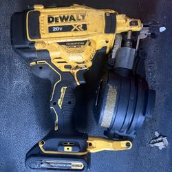DeWalt 20V XR Roofing Nailer w/ Battery & Charger – Works Great