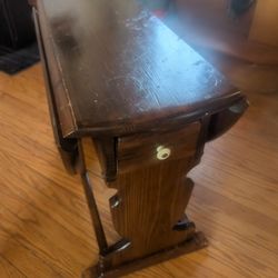 Ethan Allen Old Tavern Pine Leaf Drop End Table
