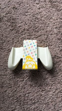 Nintendo Switch Animal Crossing: New Horizons (Isabelle) Joy-Con Comfort Grip + Thumb Grips
