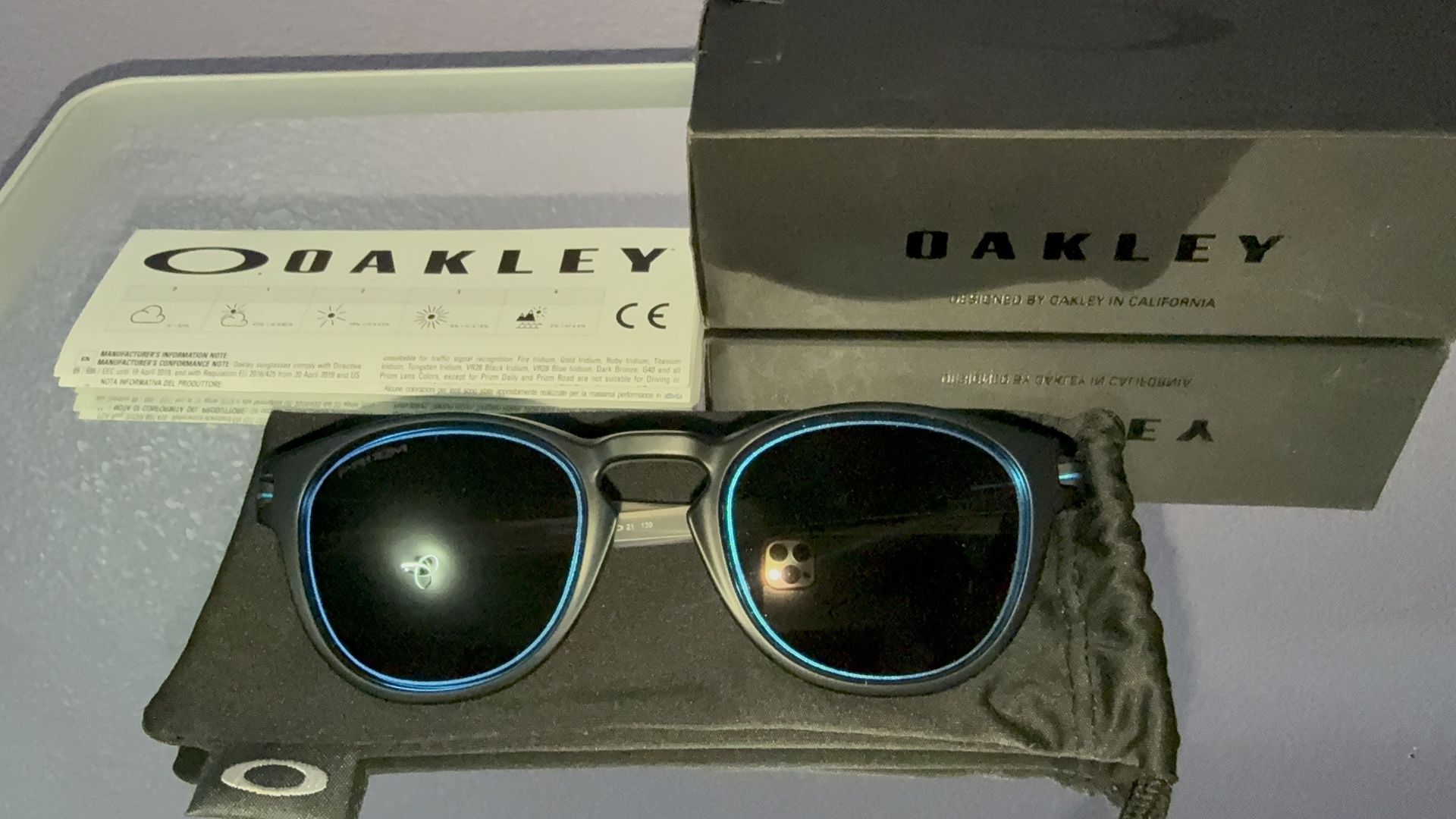 OAKLEY BORDERLINE PRISM SUNGLASSES 