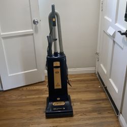 Sebo vacuum with hose and connector