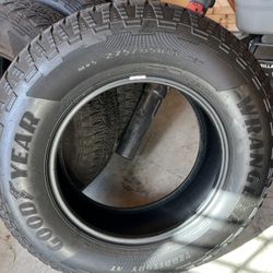 Goodyear At 275/ 65 R18
