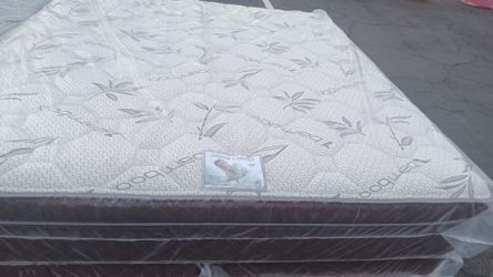 Brand New King Size pillowtop mattress and box Spring free delivery The delivery is free for 20 minutes