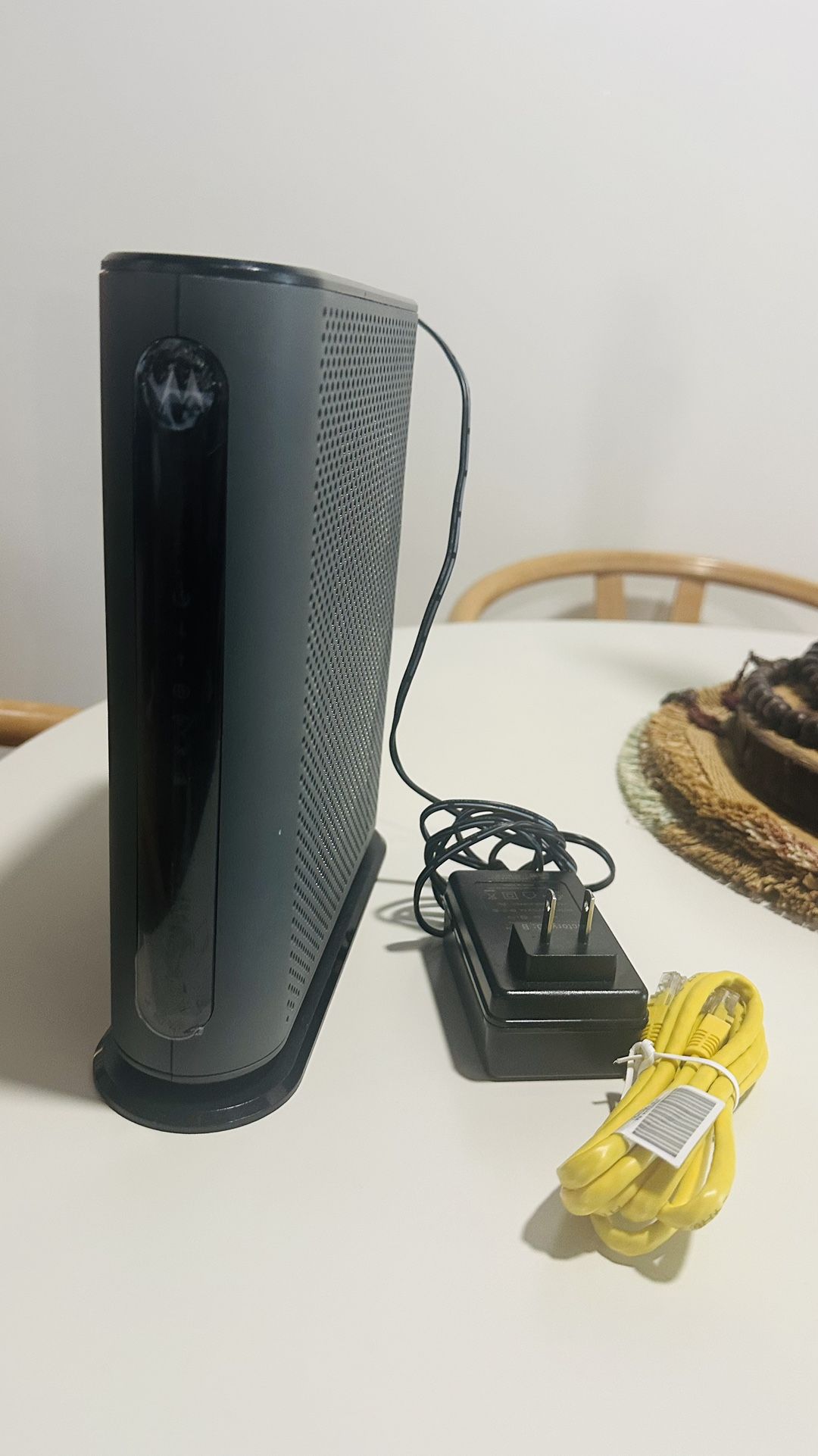 Cable Modem Plus Motorola AC1900 Router