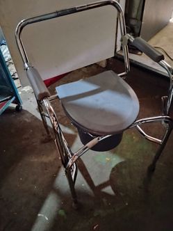 Porta potty chair