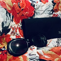 CHANEL  Acetate Oval CC Sunglasses in Black