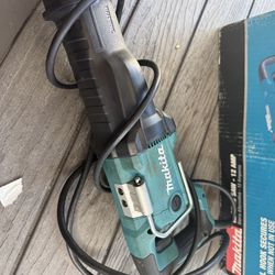 Makita saw saw