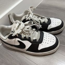 Kids Nikes 3.5y