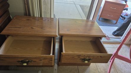 Pairs or oak finish. Ight stand