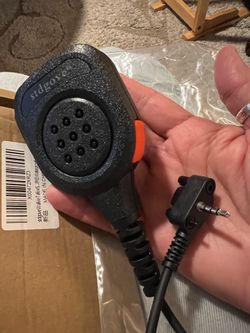 Walkie talkie shoulder microphone
