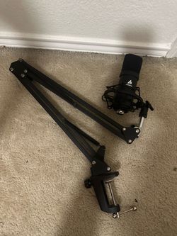 Maono Gaming / Streaming microphone with full desk stand mount