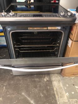 Whirlpool 30” Slide in electric Range