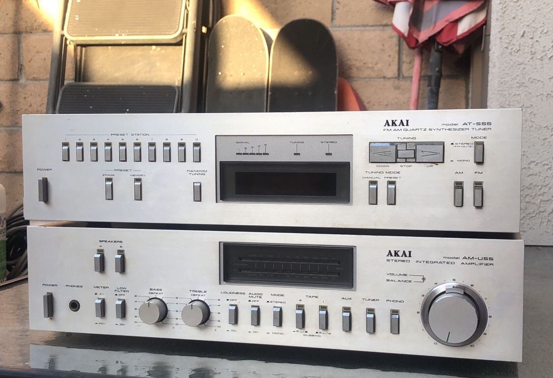 AKAI STEREO INTEGRATED AMPLIFIER AM-U55 & AKAI AT-555