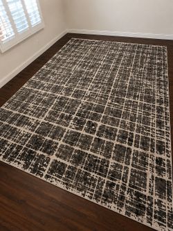 Modern Large Area Rug – Excellent Condition