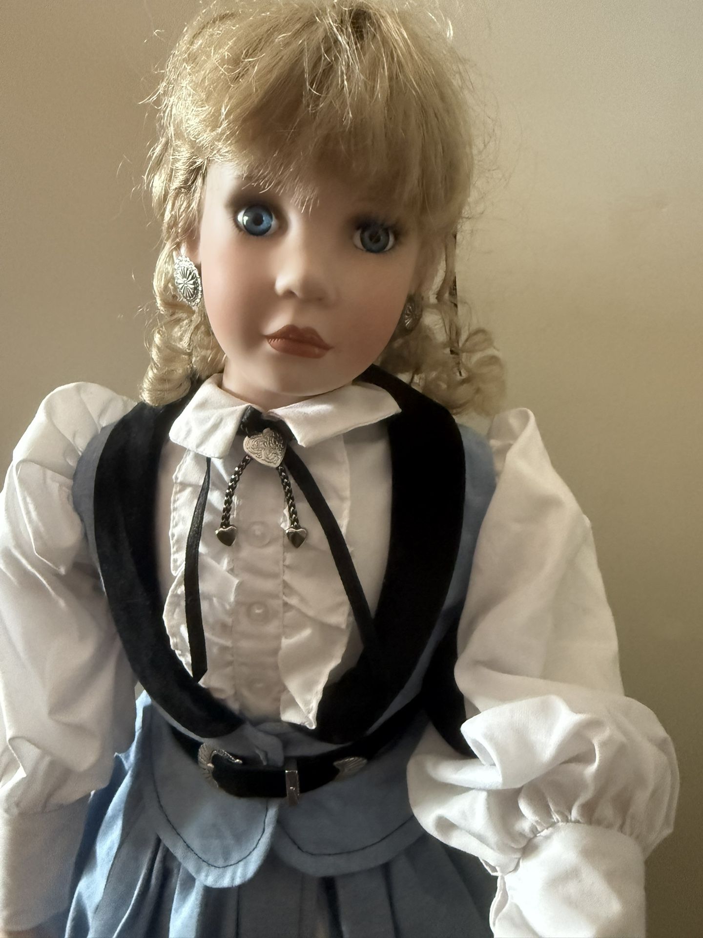 RARE 1995 TANYA TUCKER 28" COUNTRY WESTERN COWGIRL PORCELAIN DOLL BONNIE ~ THE HAMILTON COLLECTIONRARE AND HARD TO FIND!BEAUTIFUL CONDITION