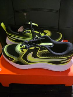 NIKE COSMIC RUNNER