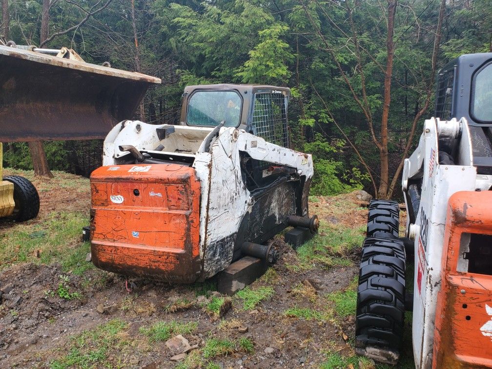 3 Bobcat S220s