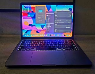 2022 Apple MacBook Pro M2 13” – 16GB RAM / 256GB SSD