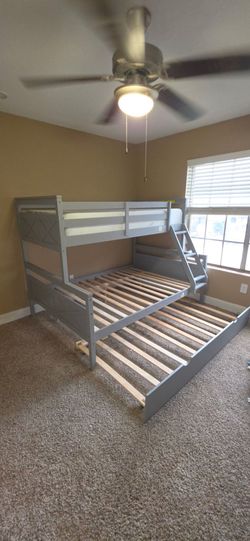 Twin/ Full Bunkbed w/ trundle