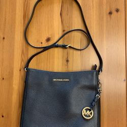 Black Leather Michael Kors Crossbody Handbag!