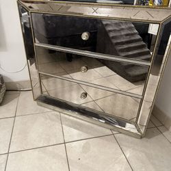 Z Gallery Chest And Mirror 