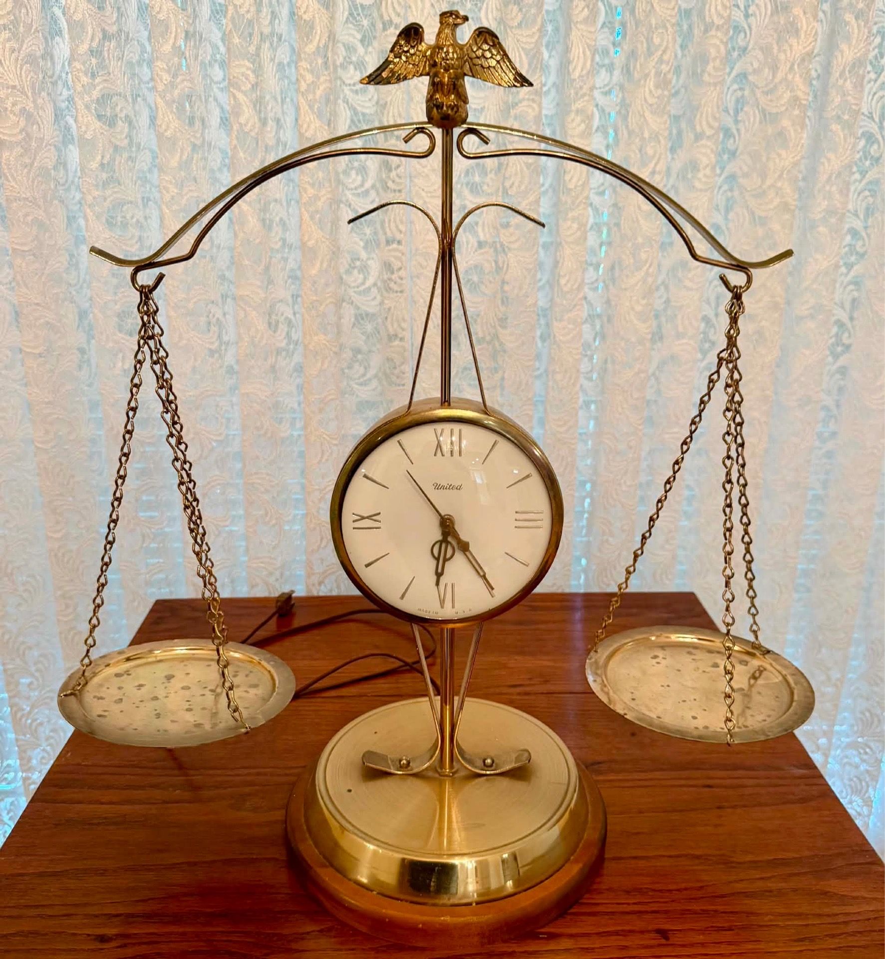 Vintage United Clock Company Scale of Justice Electric Tabletop #207 Gold Tone