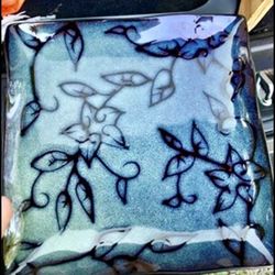 Set of 2 decorative plates