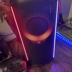 JBL 710 party box speaker