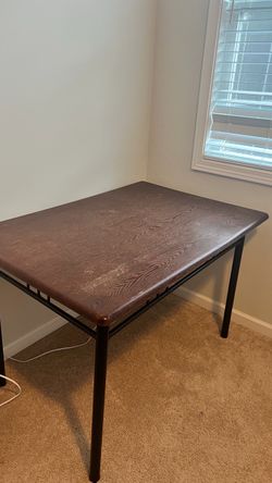 Table with 3 chairs