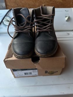 Dr Martens boots size 6
