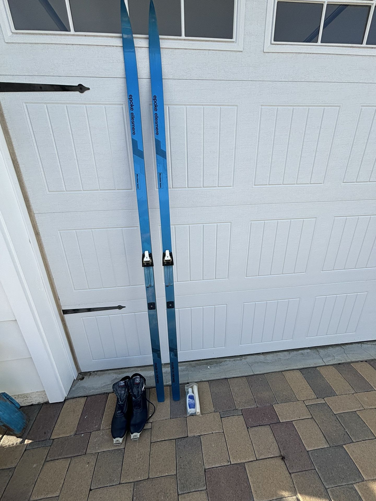 Cross country skis with free Solomon size 10 boots.