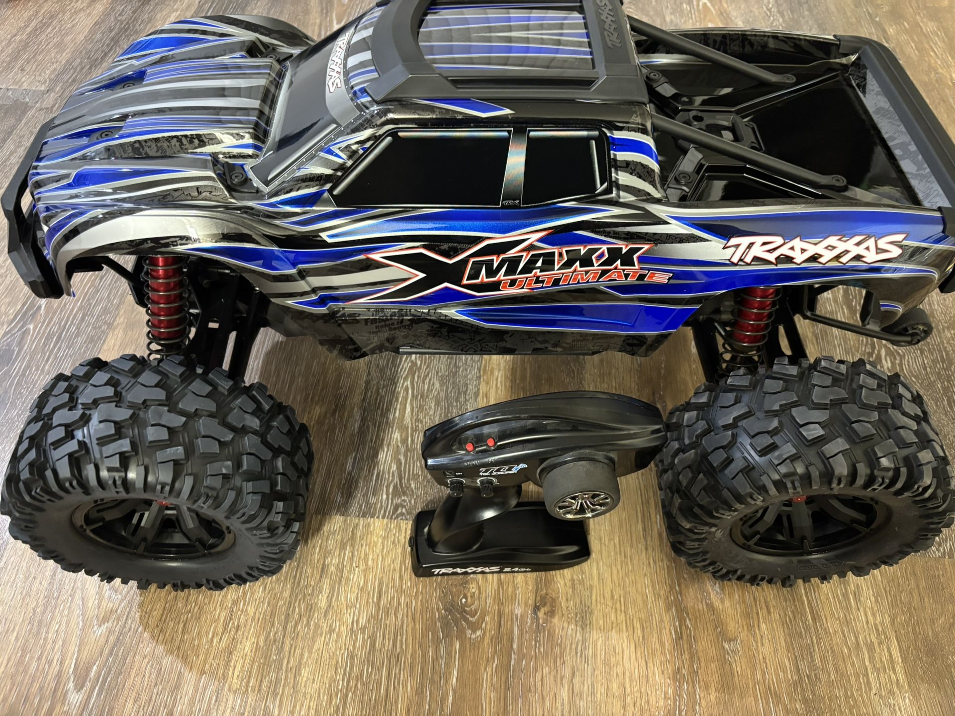 Traxxas X-Maxx 8s RC Monster Truck w/ Remote, New ultimate body & New tires