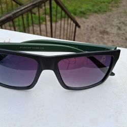 153 pairs of Sunglasses