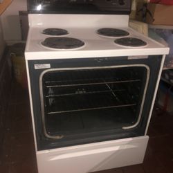 Electric stove ( Like NEW Used 3 Times) 