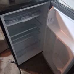 Mini Fridge 