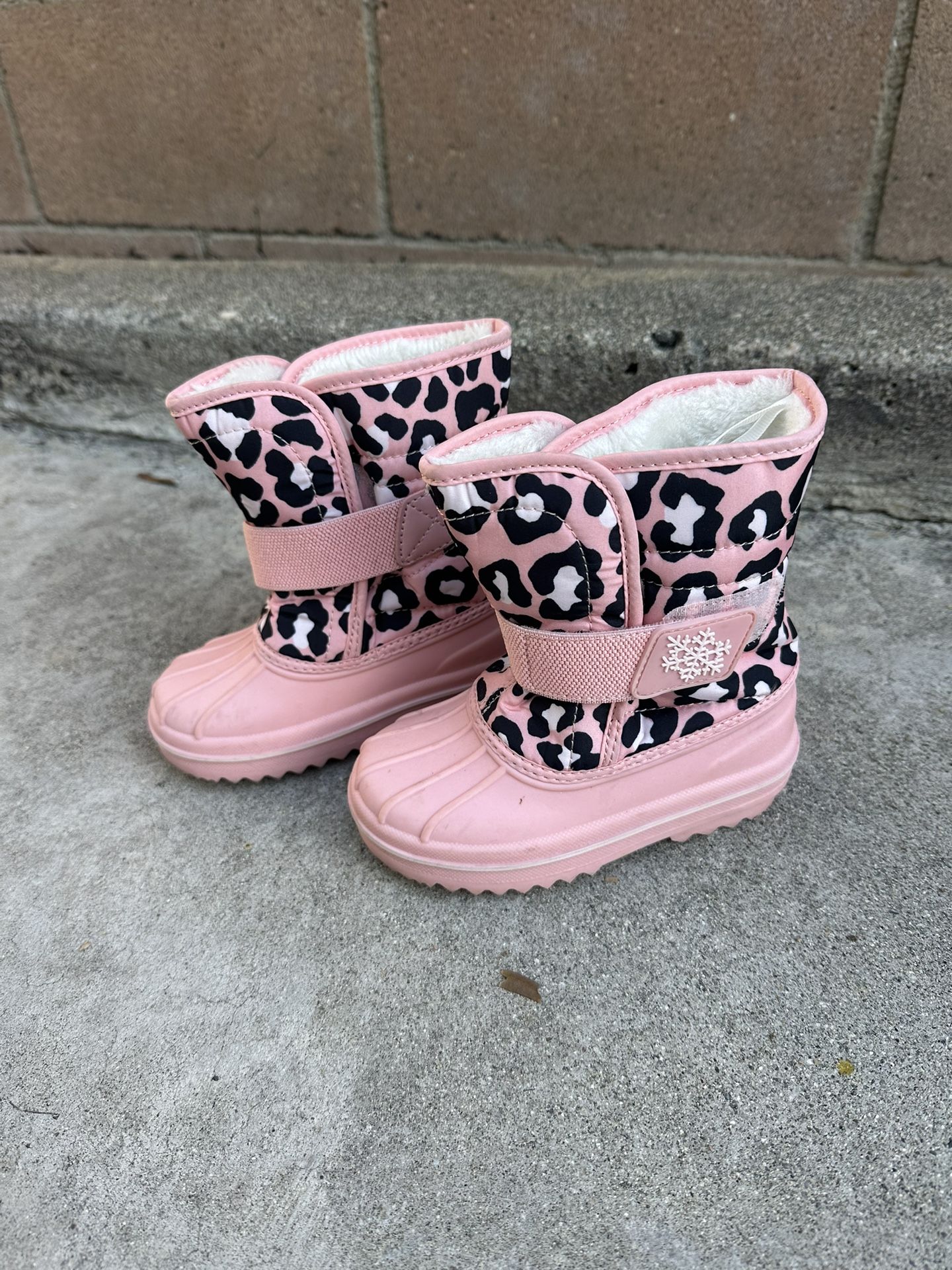 LIKE NEW The Children’s Place Toddler Girls All Weather Snow Boots - Size 8