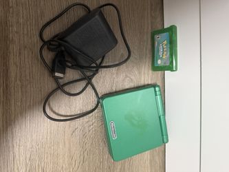 Gameboy Advance SP + Pokémon Emerald Authentic