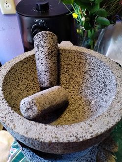 $200 por dos molcajetes nuevos..sin usarse para nada