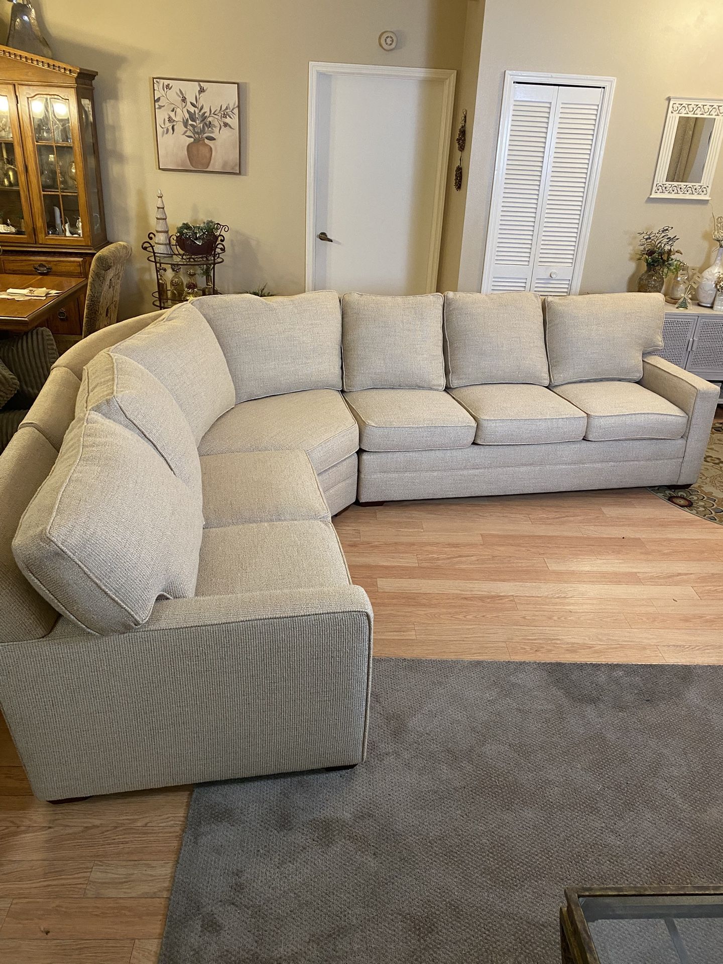 Beige Sectional (FREE Delivery π)