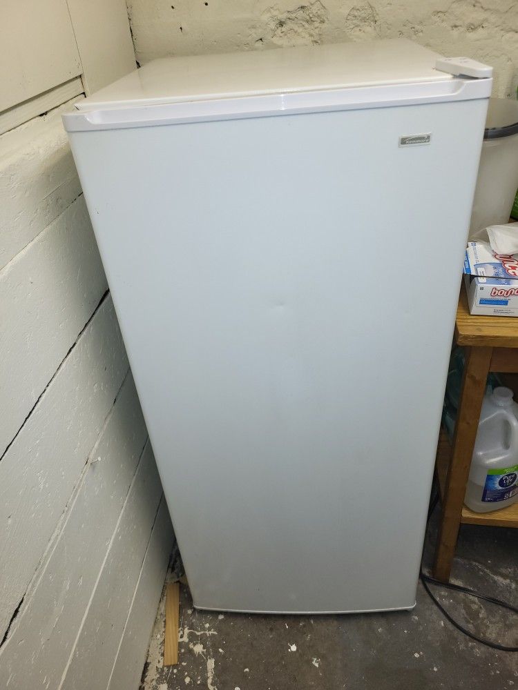 7.5 Cu Ft Kenmore Upright Freezer