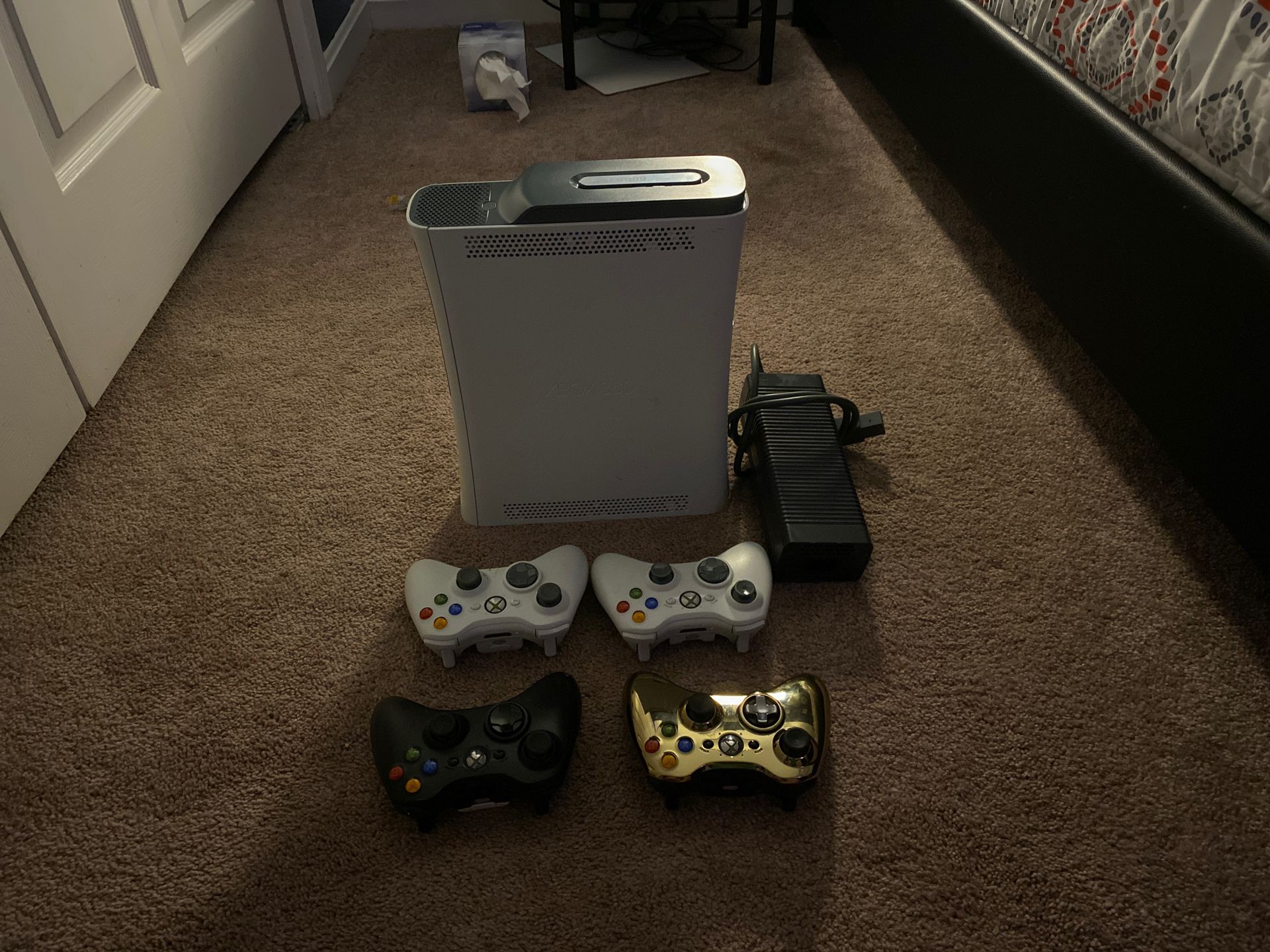 It’s a Xbox 360 4 controllers