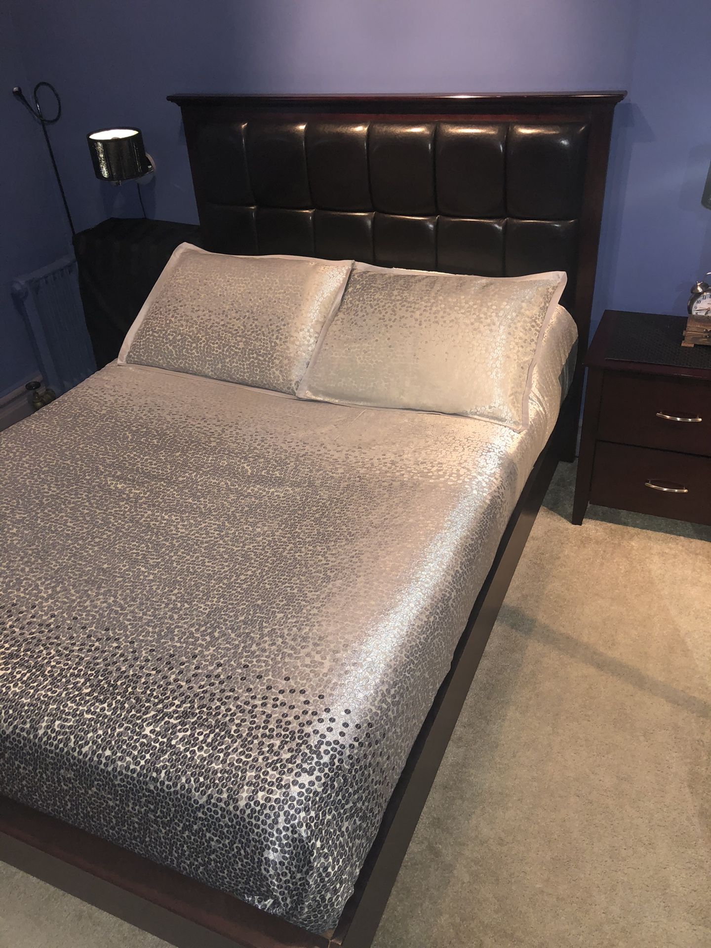 Full Size Bedroom Set (Mattress Included) for Sale in Brooklyn, NY