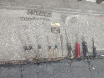 Mixed Hand Tool Lot – Screwdrivers, Sockets, Wrenches