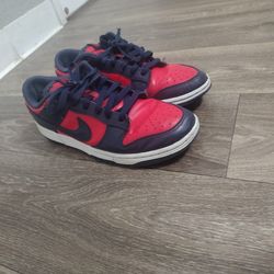 Nike Dunks Low  Size 9