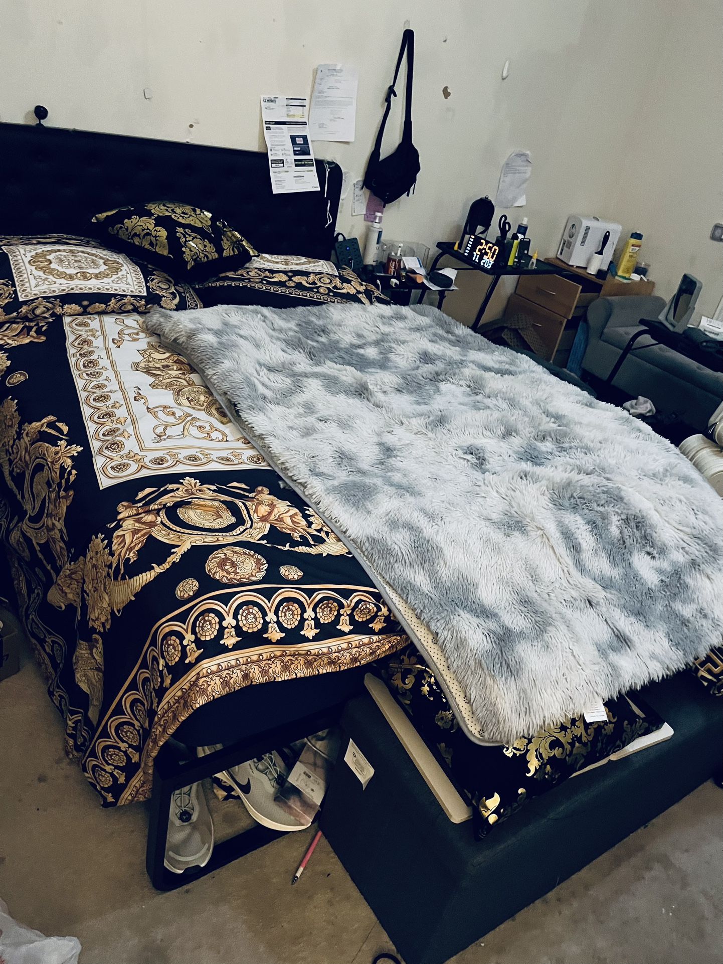 Light Gray With Grey Highlights 10 X 15 Area Rug