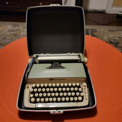 Vintage Smith Corona Galaxie 1964 Typewriter With Case