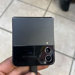 Samsung Galaxy Z Flip 4