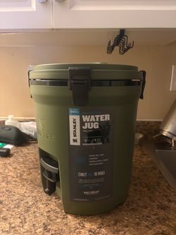 STANLEY 2 GALLON WATER JUG