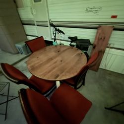  Table With 4 Chairs And 2 Leafs 