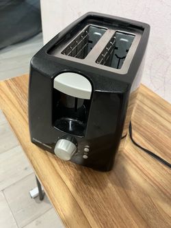 slice toaster        Black decker.   8$